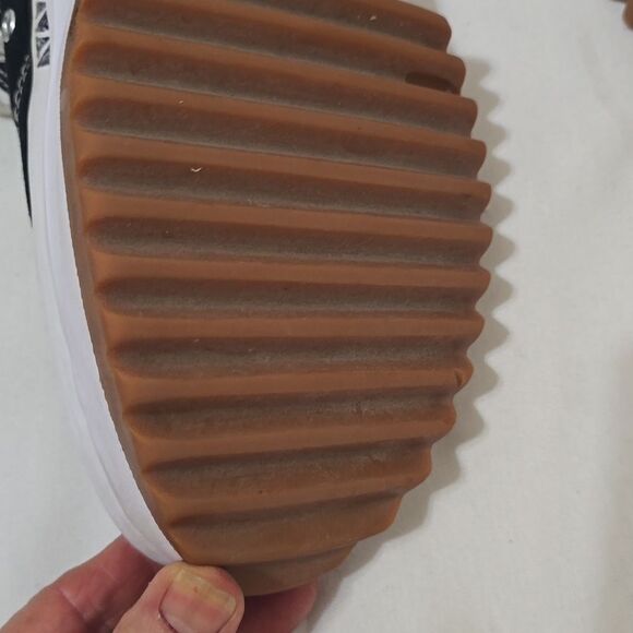 Converse Run Star Hike Hi Women's Size 12.5 Mens 11 Black White Gum Sneakers - Picture 4 of 10